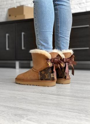 Шикарные женские зимние сапоги угги ugg bailey bow mini  с натуральным мехом2 фото