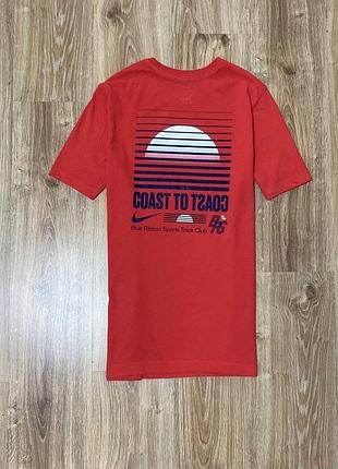 Футболка від фірми the nike tee dri-fit