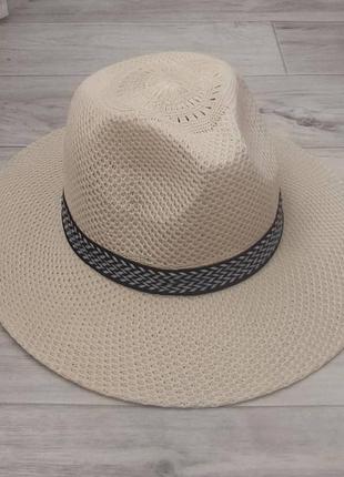 Летняя вязаная шляпа федора бежевая с лентой (958)1 фото