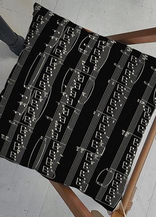 Подушка на стул с завязками ноты на черном 40х40х4 см (pz_23a003)