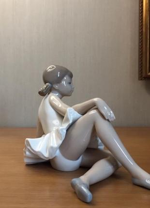 Фарфоровая статуэтка nao (by lladro) «лежащая балерина».4 фото