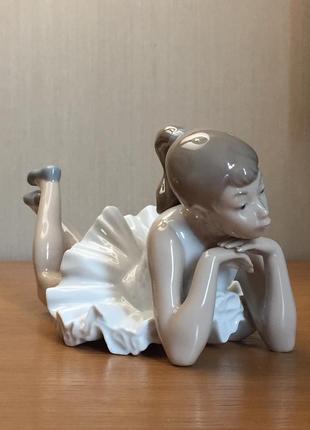 Фарфоровая статуэтка nao (by lladro) «задумчивая балерина».