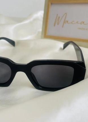 Стильные женские солнцезащитные очки в черном цвете в стиле прада3 фото