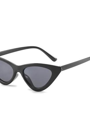 Стильные женские солнцезащитные очки в черном цвете в ретро стиле3 фото