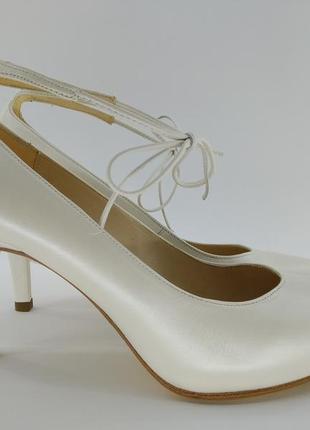 Туфлі жіночі шкіряні unisa nao bone 37,5 р. 24,5 см білі арт. 093