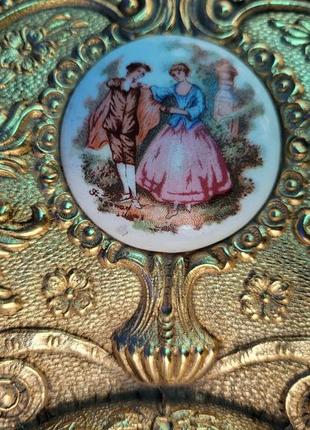 Бронзовая тарелка-картина "молодая пара" арт. 0821