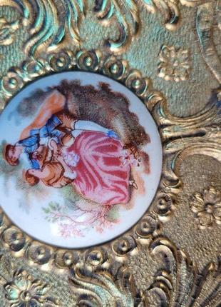 Бронзовая тарелка-картина "молодая пара" арт. 0821
