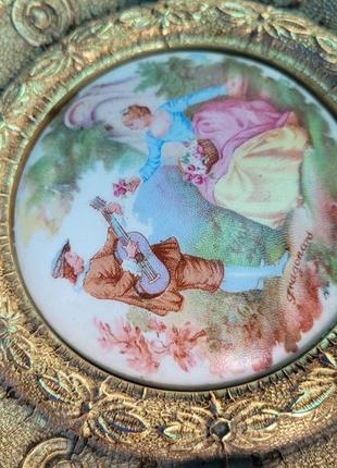 Бронзовая тарелка-картина "молодая пара" арт. 0821