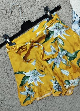 Шикарні короткі літні шорти з рюшами і поясом3 фото