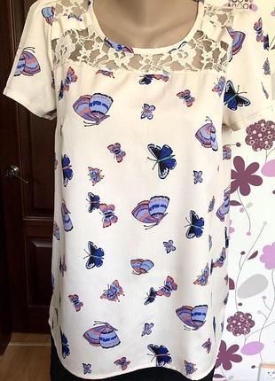 Милая кофточка в бабочку