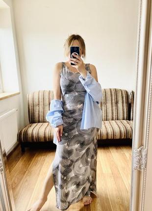 Плаття до підлоги з боковими розрізами