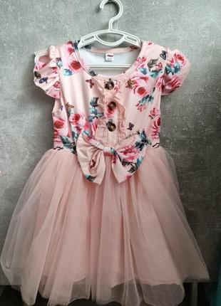 Неймовірно ніжна сукня для маленької принцеси