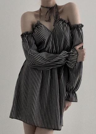 Платье в полоску, с открытыми плечами2 фото