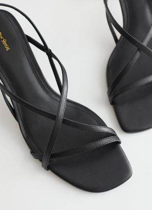 Босоножки strappy block heel leather sandals cos / 382 фото