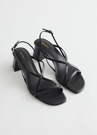 Босоножки strappy block heel leather sandals cos / 381 фото