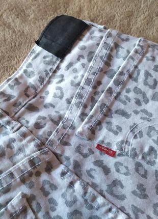Стильні леопардові джинсові шорти levi's5 фото