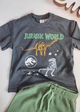 Стильный костюм hm для мальчиков 86,92,98 см футболка серая динозавры штаны брюки хаки2 фото