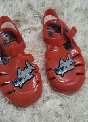 Красные силиконовые сандали, резиновые босоножки акула