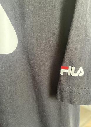 Черная удлиненная футболка fila унисекс4 фото