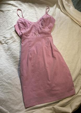 Плаття сукня рожева облягаюче з мереживом на бретелях