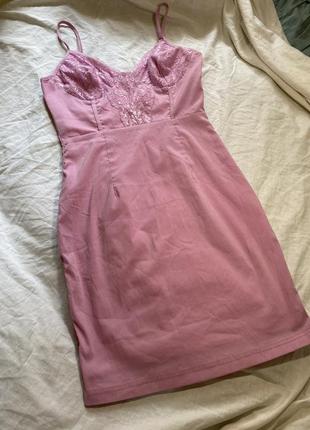 Платье платье розовое облегающее с кружевом на бретелях3 фото