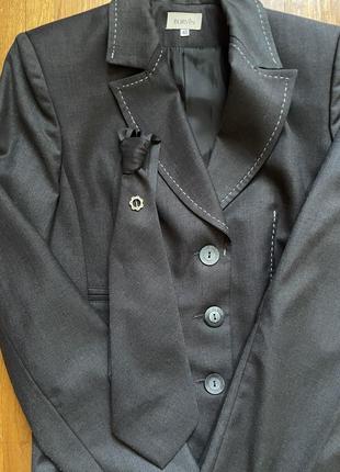 Костюм пиджак белки галстук прямые брюки короткий пиджак4 фото