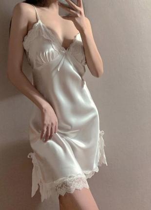 Шикарный пеньюар из мягкого плотного атласа