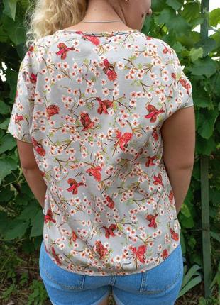 Хорошенькая блуза футболка с принтом птичками и цветочками2 фото