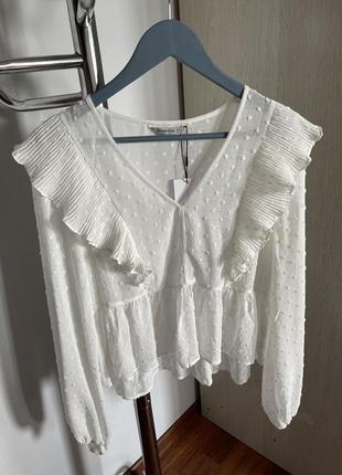 Легкая блуза белого цвета