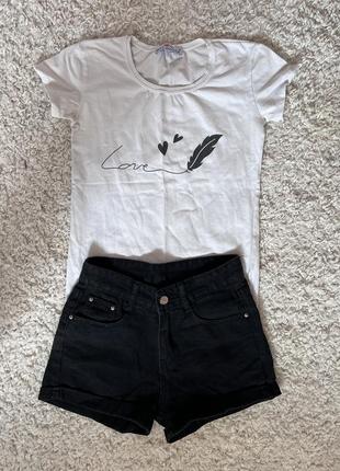 Базовая белая футболка с надписью love3 фото