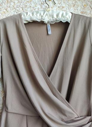 Бежевая кофта женская нарядная блуза с вырезом с баской италия chiara forthi milano5 фото