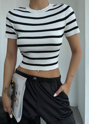 Жіноча футболка в смужку