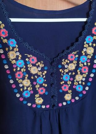 Блузка-вишиванка "кольоровий  квітковий орнамент" синя  р.40-422 фото