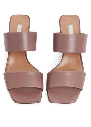 Босоніжки мюлі arket leather strap mules cos / 39