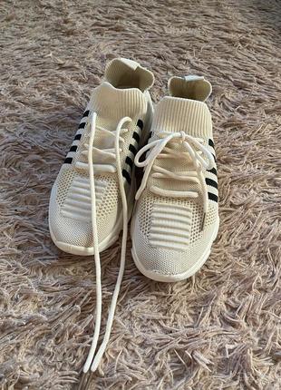 Легкі кросівки з сіточки