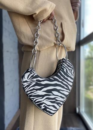 Сумка зебра черно-белая женская стильная сумочка серебряная цепочка6 фото