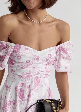 Женское лавандовое шифновое летнее платье мини с драпировкой спереди4 фото