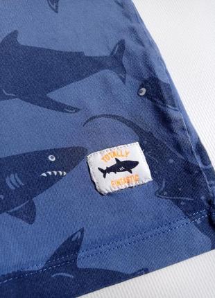 H&amp;m. синя футболка з акулами на 2-4 роки.2 фото