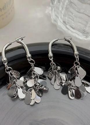 Серебристые серьги