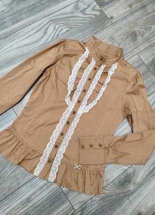 Гарна сорочка з мереживом