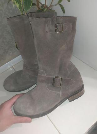 Замшеві чоботи