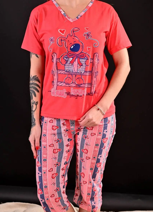 Пижама женская коралловая футболка и капри код п602 уценка (читайте описание)
