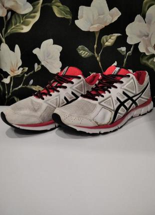 Кроссовки asics