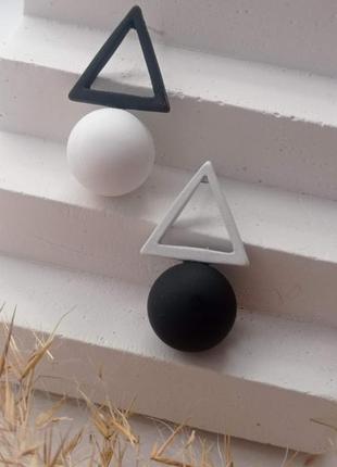 Сережки геометричної форми трикутник