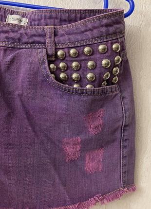 Pull bear шорты мини джинсовые фиолетовые с потертостями клепками заклепками металлические детали2 фото