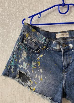 Шорти джинсові міні з фарбою пофарбовані mango синьо жовті з потертостями і рваними елементами3 фото