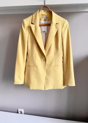 Удлиненный желтый пиджак2 фото