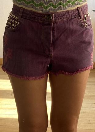 Pull bear шорты мини джинсовые фиолетовые с потертостями клепками заклепками металлические детали4 фото
