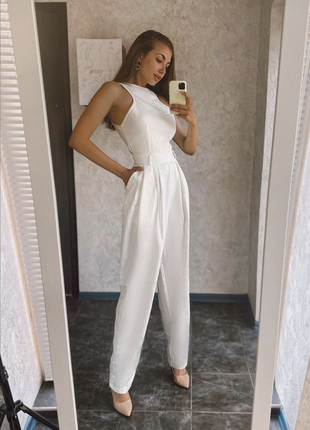 Белый комбинезон от prettylittlething