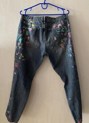 Брюки джинсы цветной принт краска мазки краски с потертостями и рваными элементами mango6 фото
